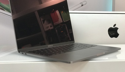 Nowy Macbook Pro w kolorze Gwiezdna szarość oraz Srebrnym dostępne w TiO.pl