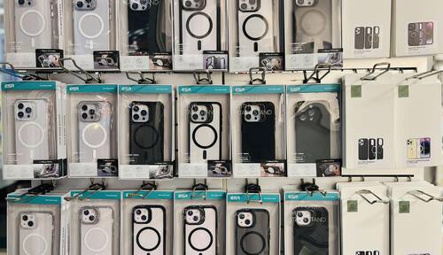 Pierwsze dostawy etui do iPhone'ów 15!