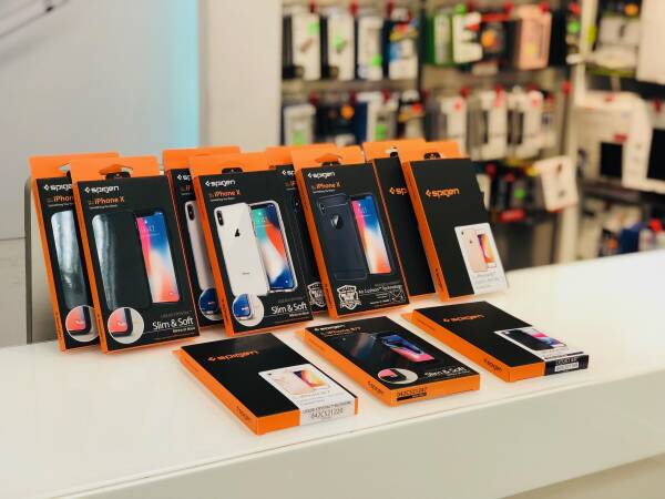 Etui do iPhone X Spigen dostępne w TiO.pl