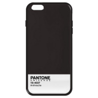 Czarne etui Case Scenario Pantone Universe do iPhone 6 Plus i 6s Plus z widocznym nadrukiem próbnika kolorów Pantone 19-4037 Anthracite w dolnej części.