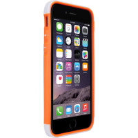 Biało-pomarańczowe etui Thule Atmos X3 na iPhone 6/6s, ukazujące smartfon z włączonym ekranem głównym systemu iOS oraz widocznymi przyciskami głośności z boku.