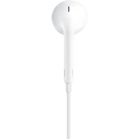 Białe słuchawki douszne Apple EarPods z przewodem, widok z profilu na charakterystyczną konstrukcję z otworem akustycznym oraz złączem Jack 3,5 mm.