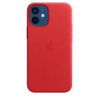Czerwone skórzane etui Apple Leather Case z MagSafe do iPhone 12 mini, widok na tył urządzenia z charakterystyczną kwadratową wyspą aparatów i logo Apple.