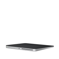 Apple Magic Trackpad w kolorze czarnym, widok z profilu prezentujący smukłą konstrukcję, port ładowania oraz włącznik na bocznej krawędzi urządzenia.