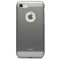 Szare etui Moshi iGlaze Armour do iPhone 7, 8 oraz SE z wycięciem na logo Apple, widok na tylną część obudowy z wbudowaną osłoną aparatu i napisem moshi.