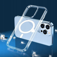 Przeźroczyste etui TECH-PROTECT Flexair Hybrid z pierścieniem MagSafe oraz błękitny iPhone 14 z potrójnym aparatem na tle rozproszonych kryształów.