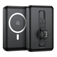 Czarny power bank Magsafe USAMS PB64 z magnetycznym pierścieniem ładowania oraz rozkładaną podstawką, widok z przodu i z tyłu na akcesorium do iPhone.