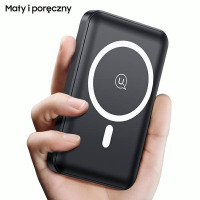 Czarny power bank MagSafe USAMS PB64 trzymany w dłoni, z widocznym okrągłym pierścieniem magnetycznym oraz logotypem marki U na obudowie, mały i poręczny.