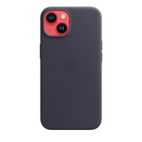 Atramentowe etui skórzane Apple do iPhone 14 z wycięciem na podwójny aparat w kontrastowym, jasnoczerwonym kolorze oraz wytłoczonym logo producenta.