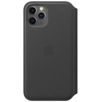 Czarne skórzane etui folio Apple do iPhone 11 Pro z widoczną wyspą aparatów na tylnej części obudowy oraz wytłoczonym logo Apple na środku powierzchni.