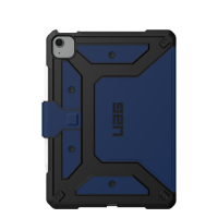 Granatowe etui UAG Metropolis SE do iPad Pro 11 oraz iPad Air z czarnym wzmocnionym rantem, widocznym zapięciem magnetycznym i wycięciem na aparat.