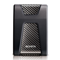 Czarny dysk zewnętrzny ADATA HD650 o wzmocnionej konstrukcji z charakterystycznym wzorem imitującym włókno węglowe oraz wyraźnym logo producenta na froncie.