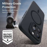 Czarne etui ESR Cloud MagSafe do iPhone 15 Pro z widoczną wyspą aparatów, leżące na asfalcie, z napisem Military-Grade Protection i certyfikatem MIL-STD-810H.
