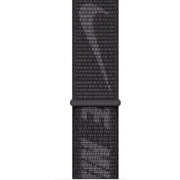 Czarna opaska sportowa Apple do zegarka Apple Watch w rozmiarach 38/40/41/42 mm, wykonana z plecionego materiału z widoczną szlufką i subtelnym wzorem.
