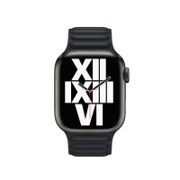 Apple Watch w kolorze północ z czarnym paskiem z karbowanej skóry, widok na tarczę z rzymskimi cyframi XII, IX, III, VI oraz wskazówki zegara.
