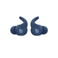 Bezprzewodowe słuchawki Beats Fit Pro w kolorze Tidal Blue z charakterystycznymi elastycznymi skrzydełkami i logo Beats na zewnętrznej części obudowy.