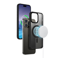 Czarne etui Crong Hybrid Frost MAG do iPhone 15 z przezroczystymi pleckami, prezentujące magnetyczny pierścień ładowania oraz telefon z widoczną wyspą aparatów.
