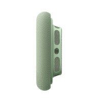 Zielone poduszki Apple do słuchawek AirPods Max, ukazane z profilu w celu zaprezentowania ich miękkiej faktury oraz wewnętrznej konstrukcji montażowej.