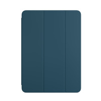 Morskie etui Apple Smart Folio do iPad Air 5, widok na przednią część składanej okładki z charakterystycznymi pionowymi liniami podziału.