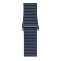 Niebieski skórzany pasek Apple do zegarka Apple Watch 45mm w rozmiarze M, z widoczną fakturą skóry oraz metalową klamrą łączącą dwie części akcesorium.