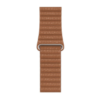 Brązowy skórzany pasek Apple do zegarka Apple Watch 45mm w rozmiarze M, z charakterystyczną fakturą skóry i widocznym magnetycznym zapięciem typu Leather Link.