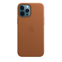 Skórzane etui Apple Leather Case w kolorze naturalnego brązu do iPhone 12 Pro Max z widoczną wyspą aparatów oraz wytłoczonym logo Apple na środku plecków.