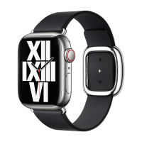 Apple Watch z czarnym paskiem z nowoczesną klamrą w kolorze północ, widok z boku na srebrną kopertę zegarka z tarczą wyświetlającą rzymskie cyfry XII, III, VI.