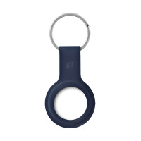 Granatowe etui silikonowe Crong do lokalizatora Apple AirTag z metalowym kółkiem na klucze, widoczne logo marki wytłoczone na przedniej części akcesorium.