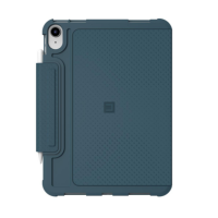 Granatowe etui UAG Metropolis SE do iPada 10.9 10. generacji z teksturowaną powierzchnią, widocznym aparatem oraz zintegrowanym uchwytem na rysik Apple Pencil.
