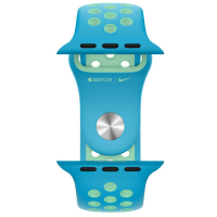 Silikonowy pasek Apple Nike do zegarka Apple Watch w kolorze Chlorine Blue i Green Glow z perforacją, widoczne logo Apple Watch Nike oraz metalowe zapięcie.