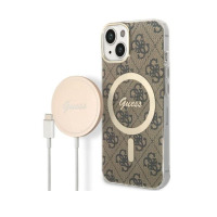 Etui Guess 4G Gold Brown z MagSafe do iPhone 14 oraz dopasowana ładowarka bezprzewodowa z logo Guess, widoczne na jasnym tle w widoku izometrycznym.