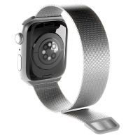 Srebrny pasek Puro Milanese do Apple Watch z widocznym magnetycznym zapięciem, ujęty od strony koperty zegarka ukazującej czujniki tętna na czarnym tle.