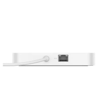 Biała przejściówka Belkin 6w1 z wbudowanym kablem USB-C, widocznym portem Ethernet oraz ikoną połączenia sieciowego na obudowie w widoku z boku.