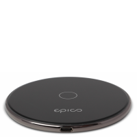 Czarna ładowarka indukcyjna Epico Wireless Pad z logo marki na środku oraz widocznym portem USB-C na przedniej krawędzi obudowy o okrągłym kształcie.