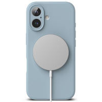 Niebieskie etui silikonowe Ringke do iPhone 16 z magnetycznym pierścieniem MagSafe na pleckach, widoczna wyspa aparatów oraz otwór na lampę błyskową.