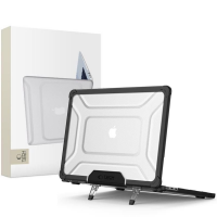 Pancerna obudowa Tech-Protect Smartshell Pro do Apple MacBook Air 13 M2/M3/M4 w kolorze czarno-przezroczystym z rozłożonymi nóżkami podstawki, widok z boku.