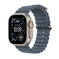 Apple Watch Ultra 3 w tytanowej kopercie z niebieskim paskiem Ocean, widok z profilu na cyfrową tarczę z danymi pogodowymi i godziną 10:09 oraz przyciskami.