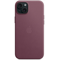 Etui Apple FineWoven w kolorze mulberry do iPhone 15 Plus z widocznym logo Apple na środku plecków oraz kwadratową wyspą na dwa aparaty i lampę błyskową.
