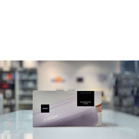 Liliowy głośnik Bose SoundLink Flex w wersji Limited Edition na opakowaniu, widoczny z przodu z charakterystyczną kratką głośnika i pomarańczową zawieszką.