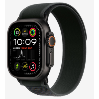 Apple Watch Ultra w czarnym tytanowym wykończeniu z paskiem Trail Loop, widoczny z profilu z cyfrową tarczą zegarka pokazującą godzinę 10:09 i dane tętna.