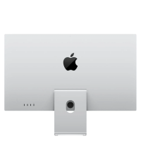 Monitor Apple Studio Display 27 cali w kolorze srebrnym, widok na tylną obudowę z logo Apple, podstawką z otworem na kable oraz zestawem portów.