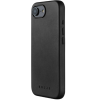 Czarne skórzane etui Mujjo do iPhone 16e z widoczną wyspą aparatów, przyciskami bocznymi oraz wytłoczonym logo marki na dolnej części tylnej obudowy.