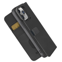 Czarne etui SBS Duo Wallet Mag do iPhone 14 Pro z magnetycznym zapięciem, widocznymi kieszeniami na karty płatnicze oraz wycięciem na wyspę aparatów.