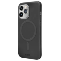 Czarne etui SBS z obsługą MagSafe do iPhone 14 Pro Max, prezentujące wycięcie na potrójny aparat, przyciski boczne oraz logo producenta na dolnej krawędzi.