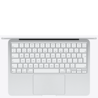 Widok z góry na srebrny laptop Apple MacBook Neo 13 cali z otwartą klapą, prezentujący układ klawiatury w formacie ISO oraz centralnie umieszczony gładzik.