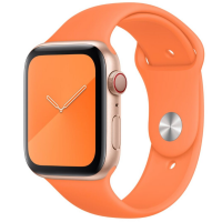 Apple Watch w kolorze złotym z silikonowym paskiem w kolorze witaminy C, widok z boku na kopertę z cyfrową koronką oraz zapięcie typu pin.