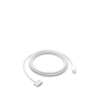 Dwumetrowy kabel Apple USB-C do MagSafe 3 w kolorze szarym, zwinięty w okrąg, z widoczną magnetyczną końcówką zasilającą oraz wtykiem USB-C na końcach.