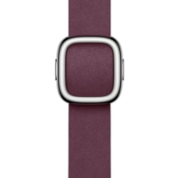 Pasek Apple z nowoczesną klamrą w kolorze morwy do zegarka Apple Watch, widok na srebrną metalową sprzączkę zintegrowaną z eleganckim skórzanym paskiem.