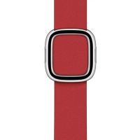 Szkarłatny pasek Apple z nowoczesną klamrą do zegarka Apple Watch, ukazujący detaliczne zapięcie w srebrnym kolorze na tle skórzanej faktury paska.