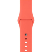 Silikonowy pasek Apple do zegarka Apple Watch 44 mm w kolorze różowym, widoczny od strony zewnętrznej z metalowym zapięciem typu pin oraz otworami.